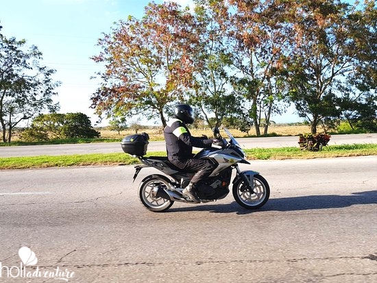 Motorcycle tour of Havana "Art Tour" - Motorcycle tour of Havana "Art Tour"