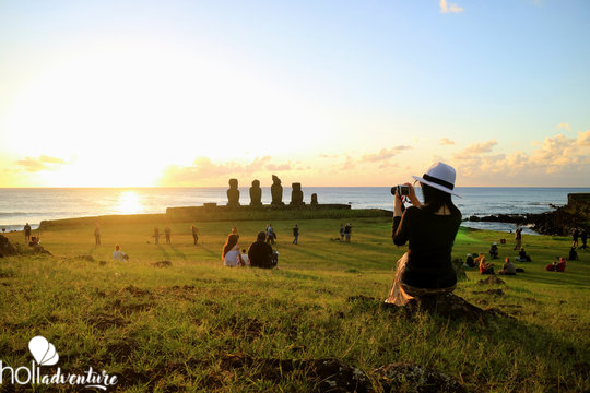 Sunset in Tahai, Easter Island - "TAHAI SUNSET", tour