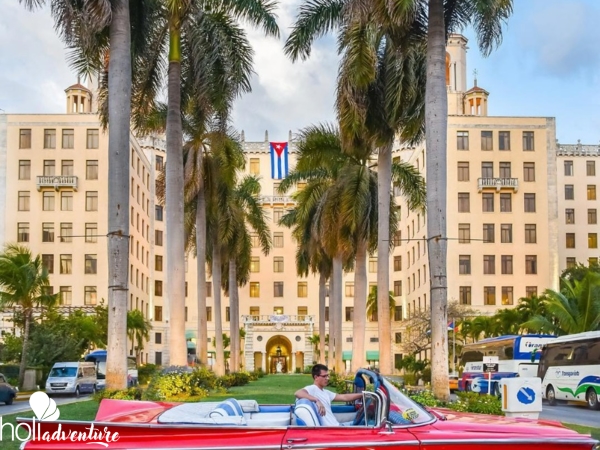  - "Habana de Fiesta" Parisien Cabaret Grand Show in American Classic Cars Tour