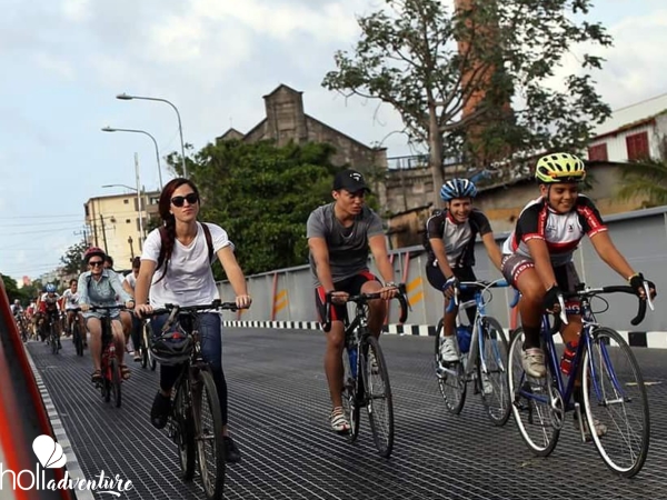 Cycling tour “Havana, Multicolor Route” - “HAVANA, MULTICOLOR CITY” Cycling tour