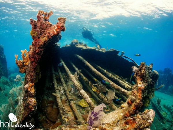  - Buceo en pecios de la Guerra Hispano-Cubana y Norteamericana de 1898. “CRUCERO ACORAZADO VIZCAYA”.
