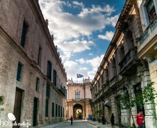 Havana City Tours on foot” - "Havana City Tours on foot”