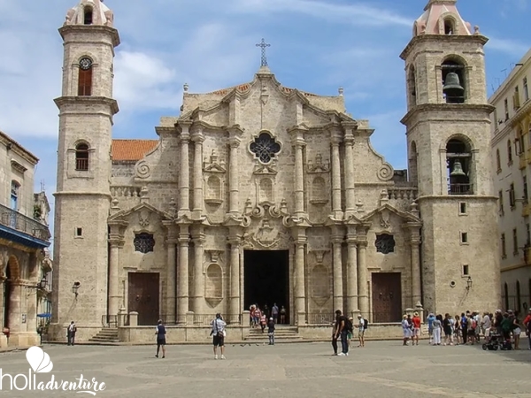 Havana cathedral, panoramic view, "Colonial Tour of Old Havana - "Colonial Tour of Old Havana"