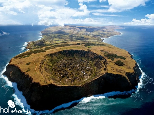 Rano Kau Volcano Lagoon, Easter Island, Chile - “ORONGO, TANGATA MANU CEREMONIAL” TOUR.