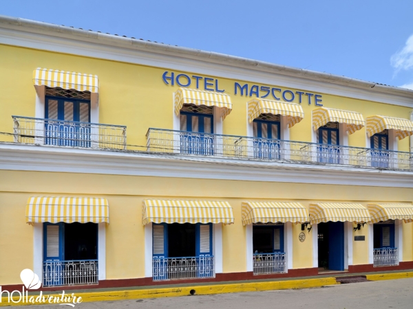 Panoramic hotel entrace view - Hotel Encanto Mascotte