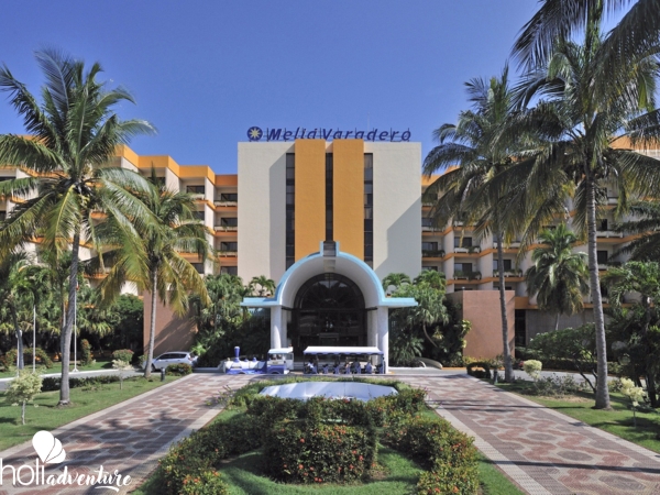 Hotel entrance - LOS PETALOS VARADERO ALL INCLUSIVE HOTEL & INCENTIVE