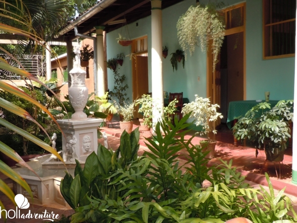 Patio details - Hostal Buen Viaje