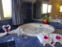 Suite's bathroom details