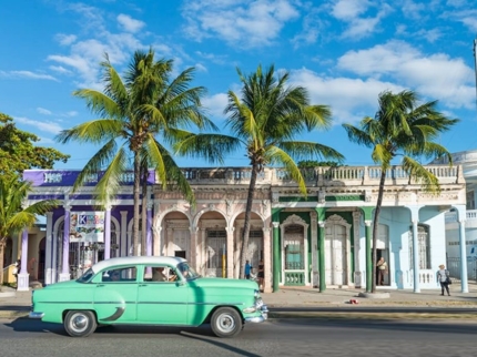 “Ride to Cienfuegos in Old Fashion American Classic Cars” Tour