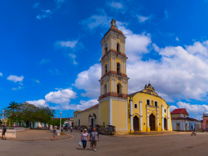“Ride to Sancti Spíritus, Santa Clara & Remedios in Old Fashion American Classic
