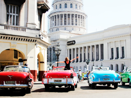 Old Havana-in-american-classic- convertible cars-private-tour