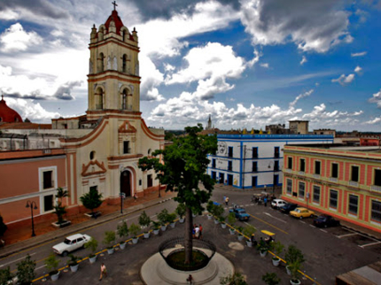 “Ride to Sancti Spíritus, Ciego de Ávila & Camagüey in Old Fashion American Classic Cars” Overnight Tour (2 days / 1 night)