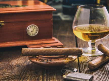 Jeep Tour "COLONIAL AND MODERN HAVANA + HAVANA CLUB RUM MUSEUM + TABACCO FACTORY"