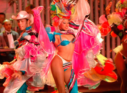 Show at the Parisien cabaret