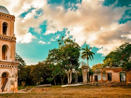 “Ride to Valley of the Sugar Mills + Sancti Spíritus in Old Fashion American Classic Cars” Tour