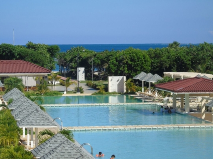 Pool Bar at Grand Memories Holguín Hotel, Ramón de Antilla, Holguín, Cuba.