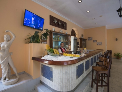 lobby patio Bar