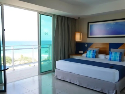 DELUXE SUITES