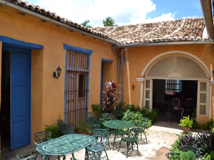 Hostal Casa Cofradía, RUBÉN MARTÍNEZ VILLENA (Real del Jigüe), No. 60