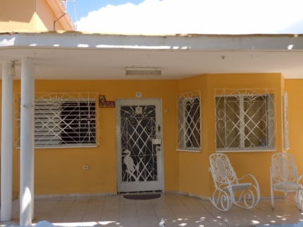 La Casa Amarilla, CALLE 39, No. 1204