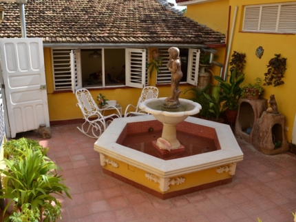 Hostal Media Luna, ERNESTO V. MUÑOZ (Media Luna), No. 52