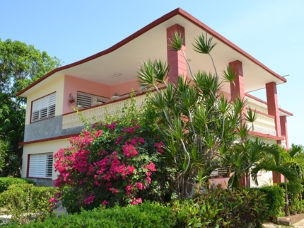 Casa La Mamuchy, CALLE 5ta, No. 43401