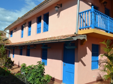 Hostal Lola, ANTONIO MACEO (Gutiérrez), No. 415