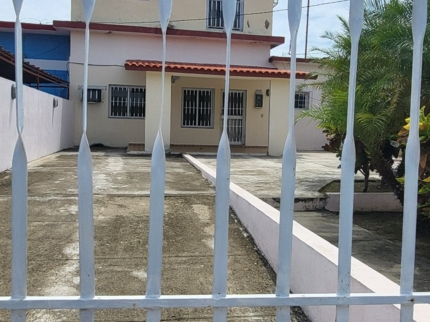 Casa 2102 Club Tropical, Calle 21